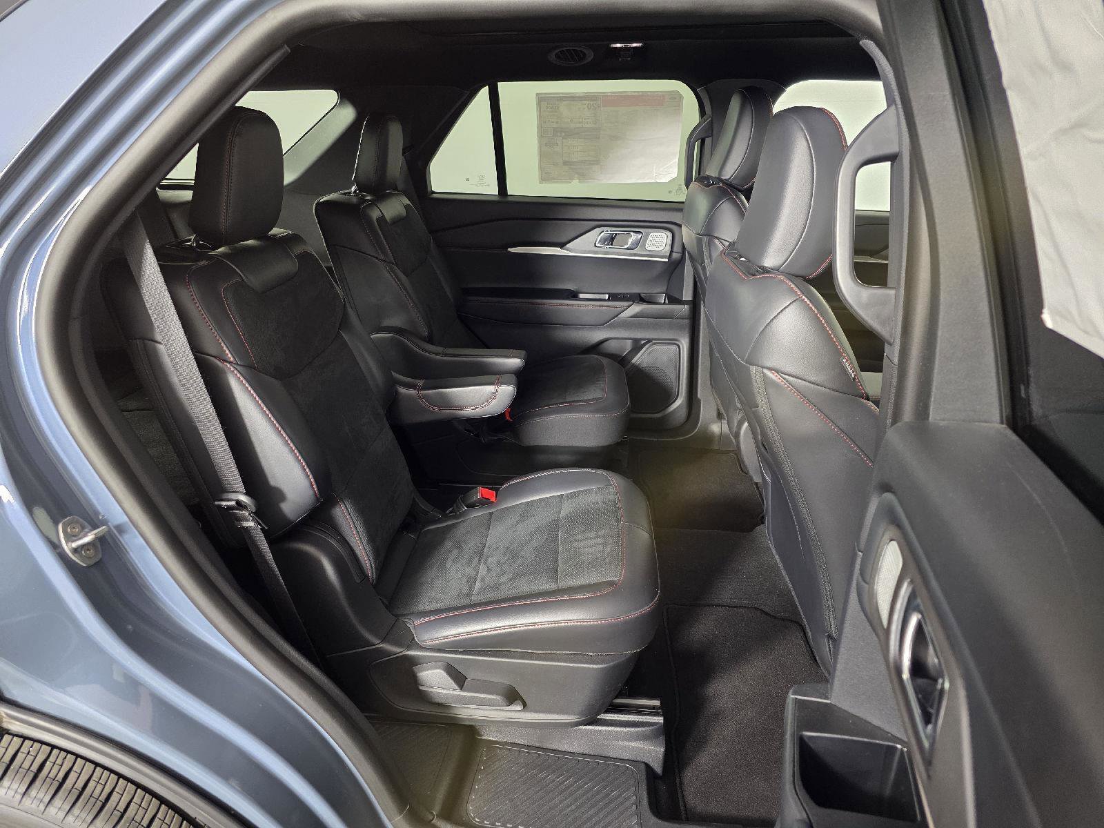 Used 2025 Ford Explorer ST w/ Sun And Sound Package AWD/4WD image 18