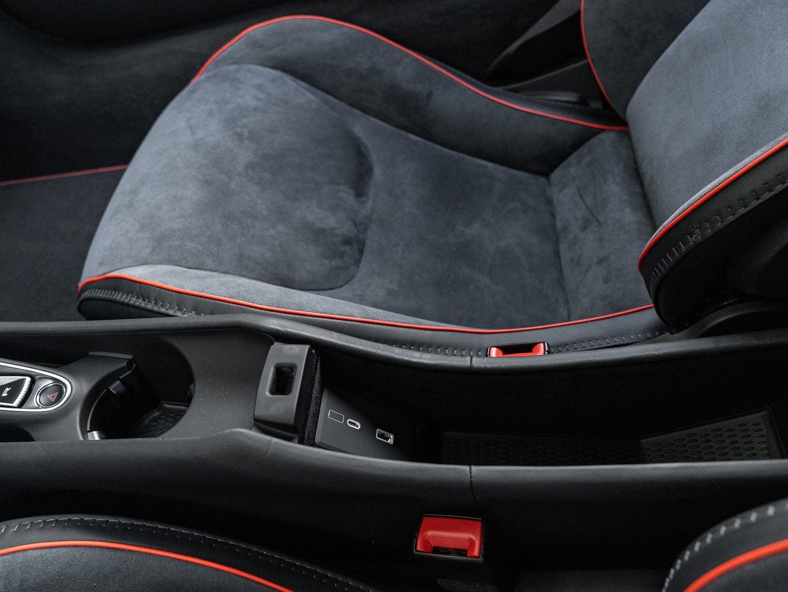 Used 2025 McLaren Artura image 32