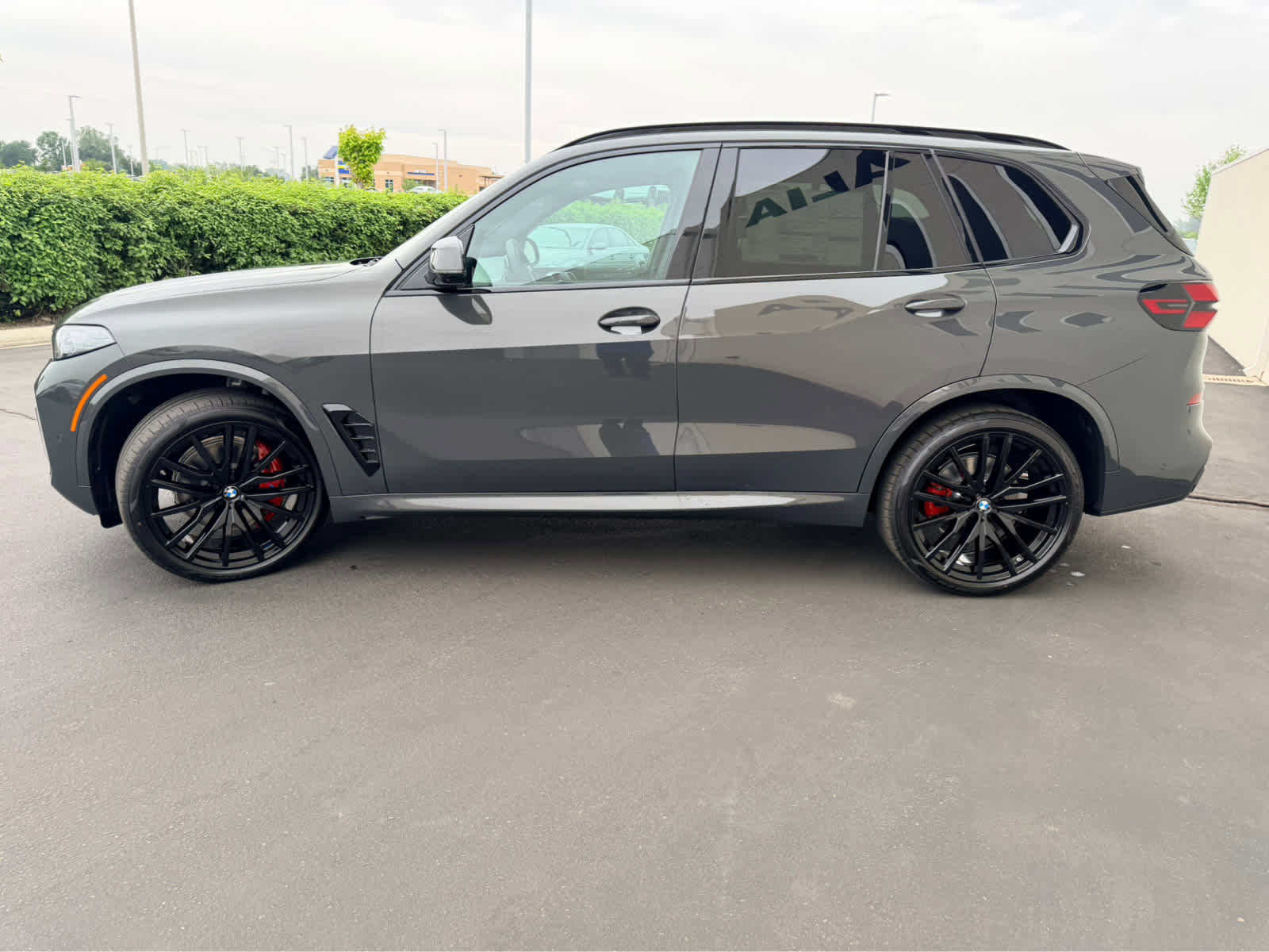 New 2026 BMW X5 sDrive40i w/ M Sport Package image 3