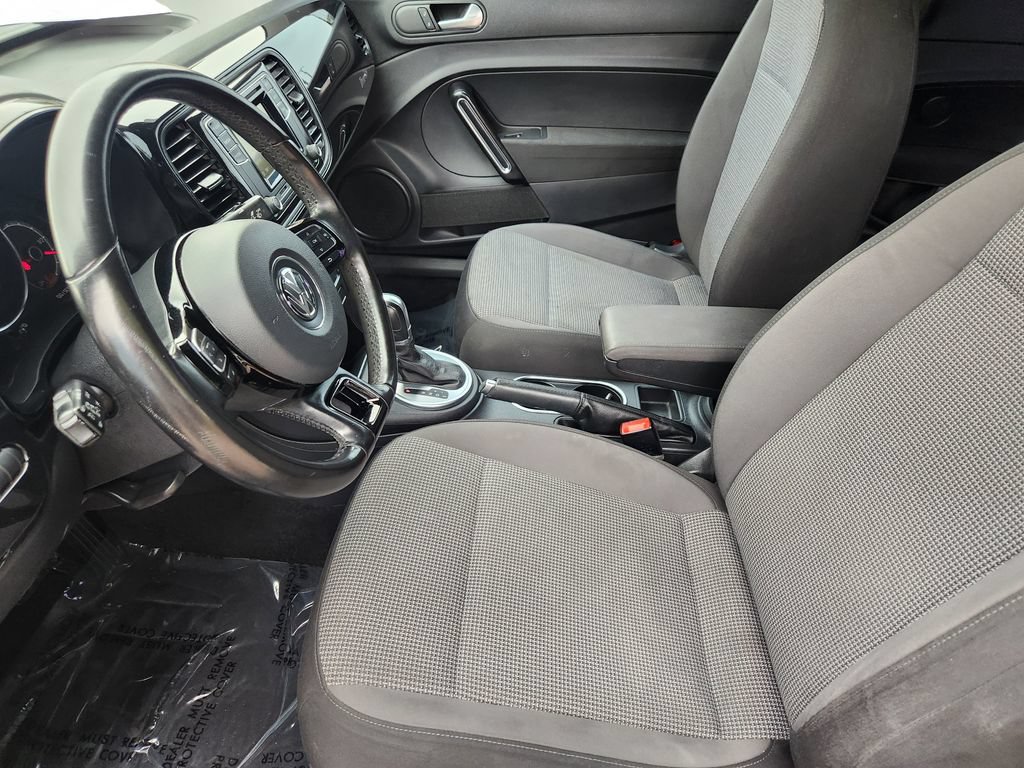 Used 2019 Volkswagen Beetle 2.0T SE FWD image 4