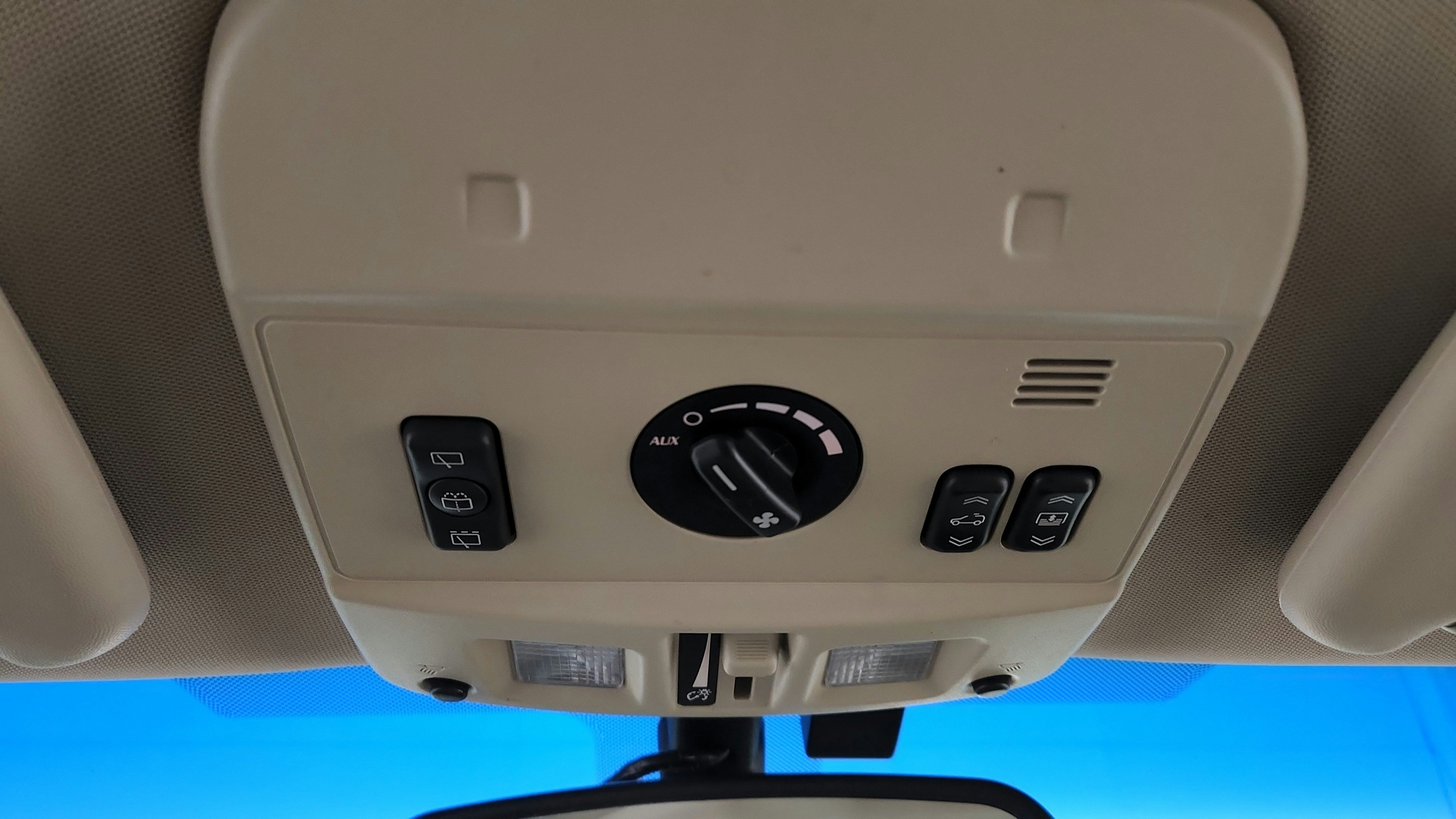 Used 2004 Cadillac SRX w/ Preferred Equipment Group AWD/4WD image 23