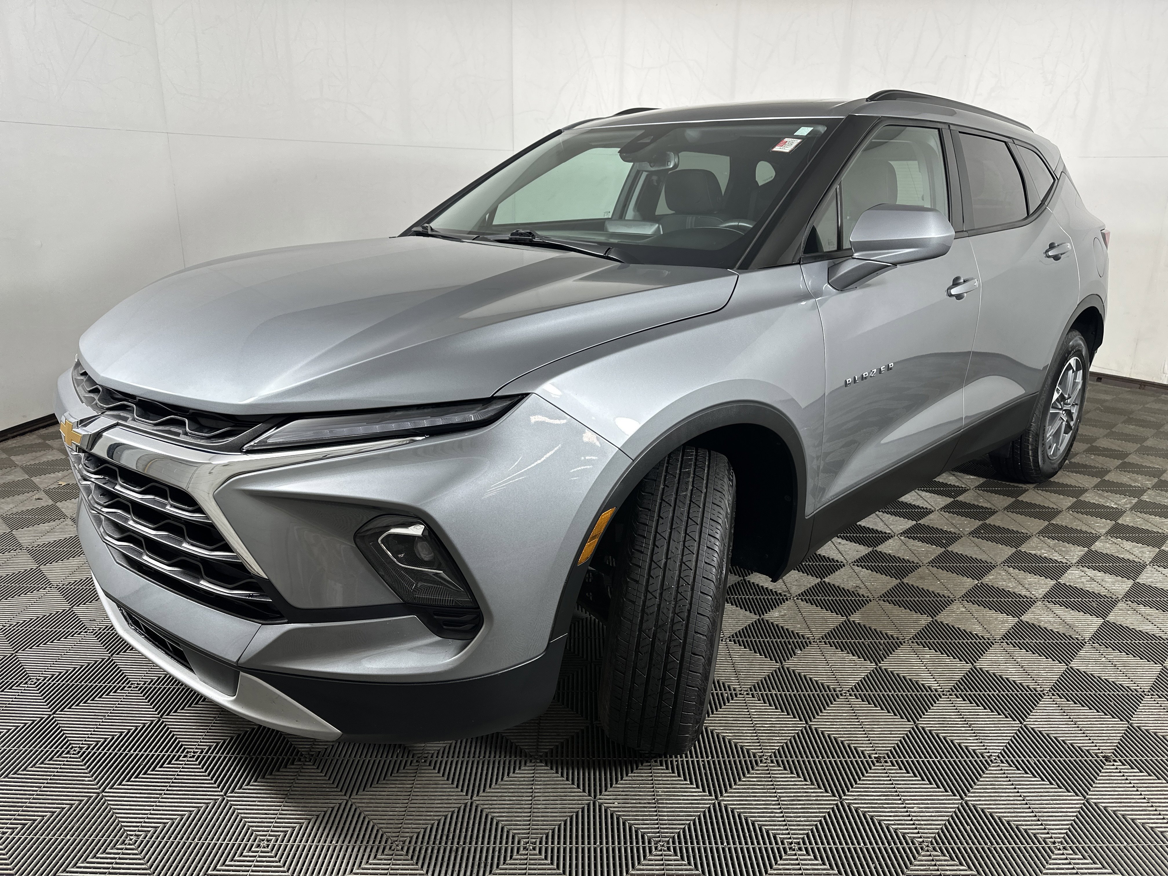 Used 2024 Chevrolet Blazer LT w/ Convenience Package FWD image 3