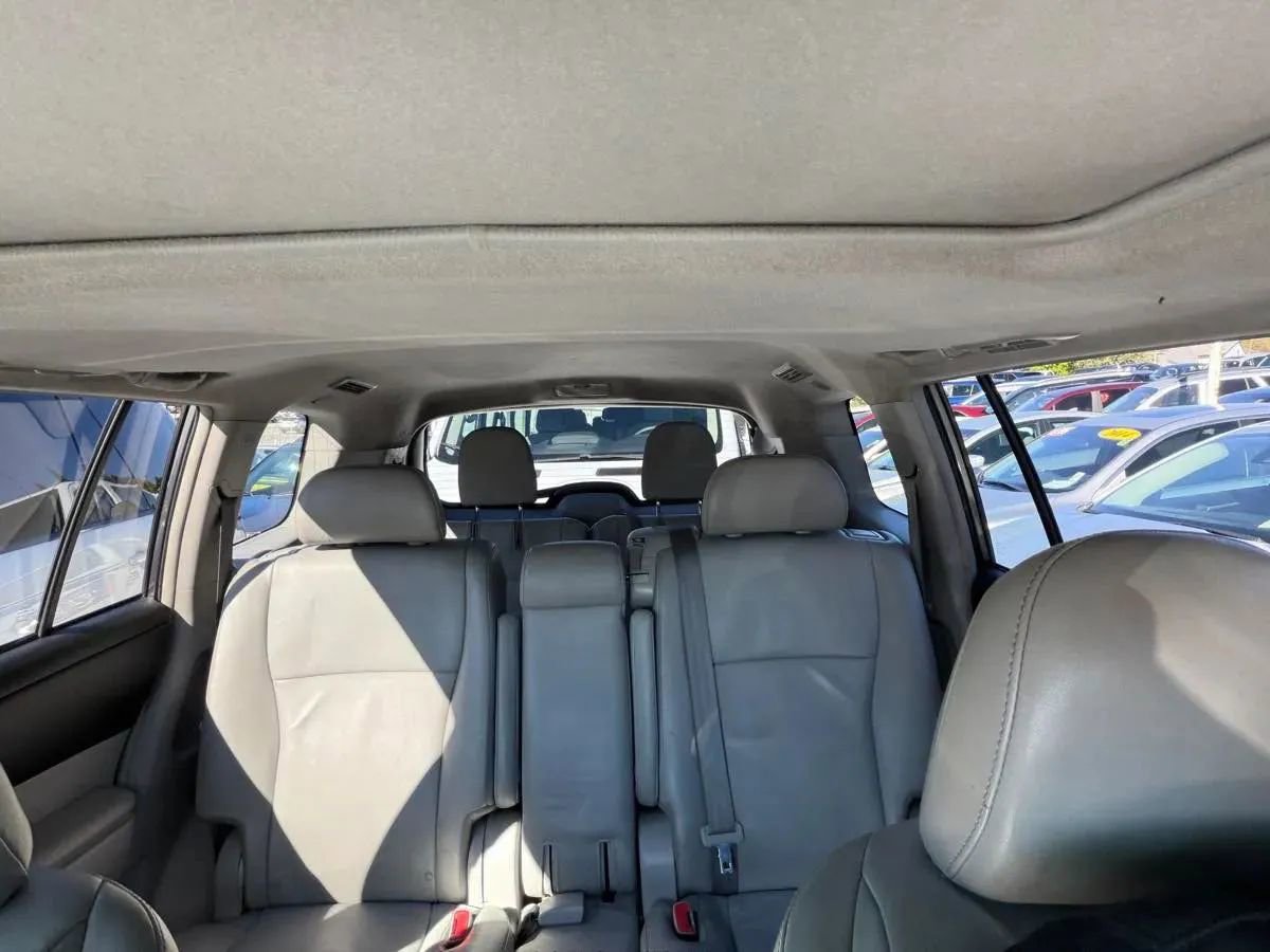 Used 2012 Toyota Highlander SE FWD image 11