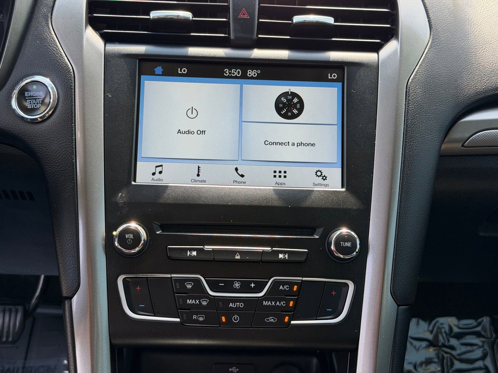 Used 2018 Ford Fusion SE w/ Fusion SE Technology Package FWD image 18