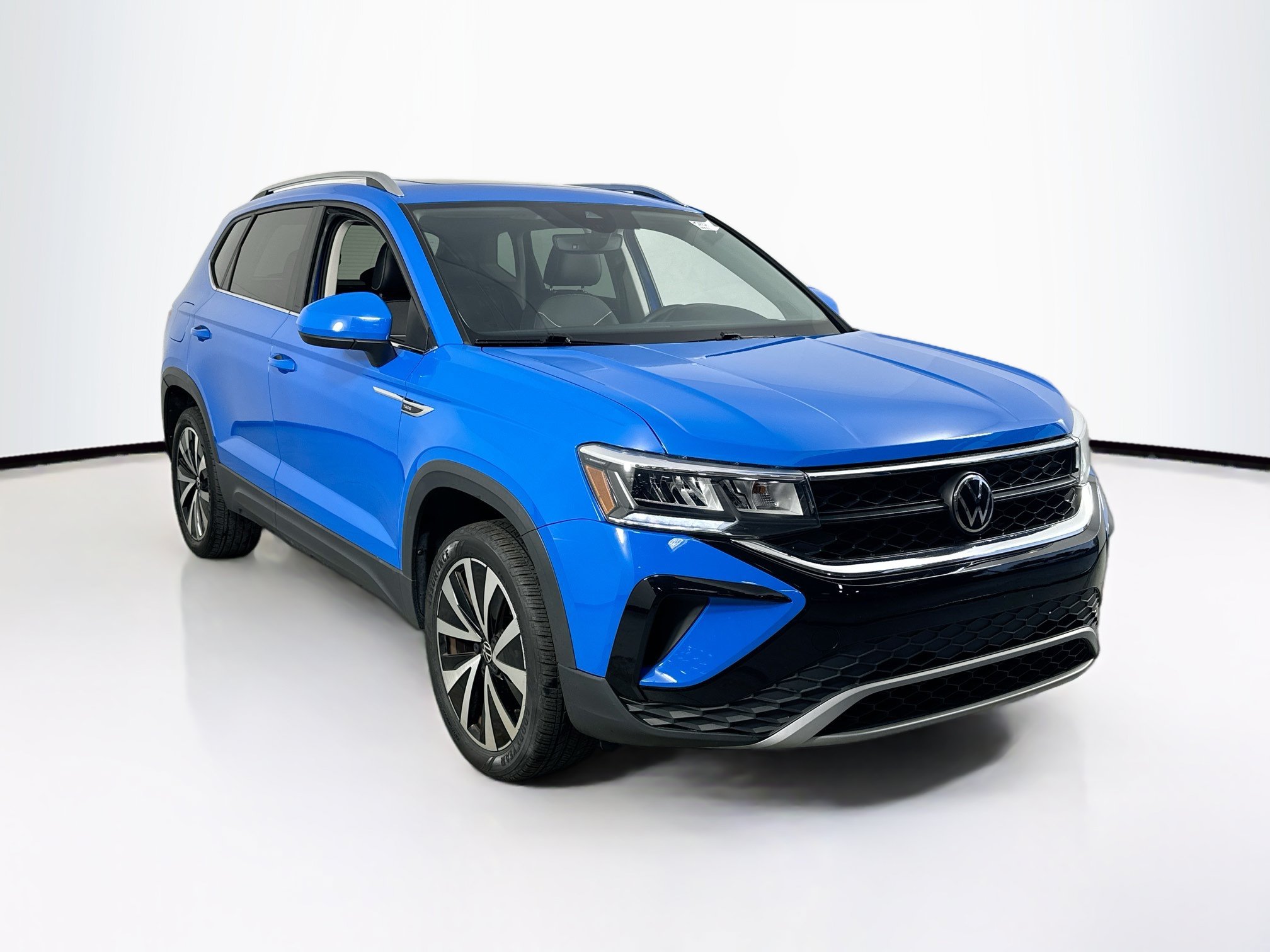 Used 2023 Volkswagen Taos SE FWD image 3