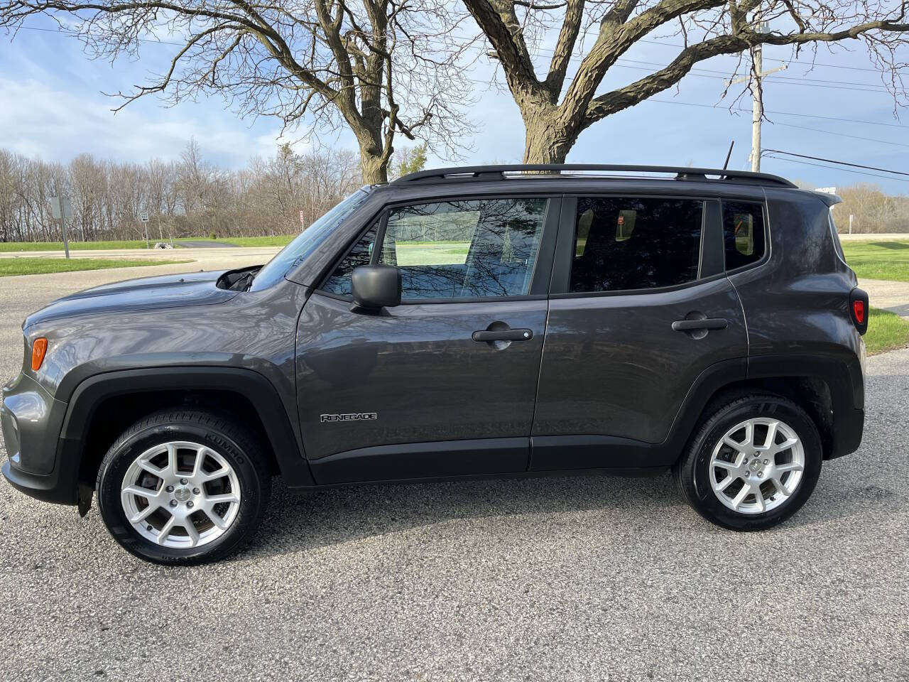 Used 2019 Jeep Renegade Sport w/ Sport Appearance Group AWD/4WD image 2