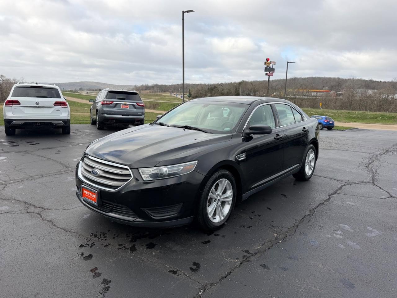 Used 2016 Ford Taurus SE FWD image 6