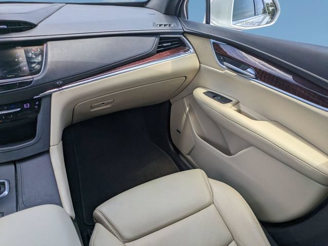 Used 2018 Cadillac XT5 Premium Luxury FWD image 17