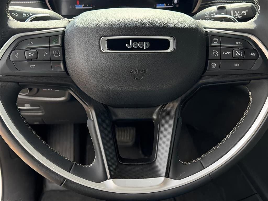 Used 2023 Jeep Grand Cherokee Altitude image 29