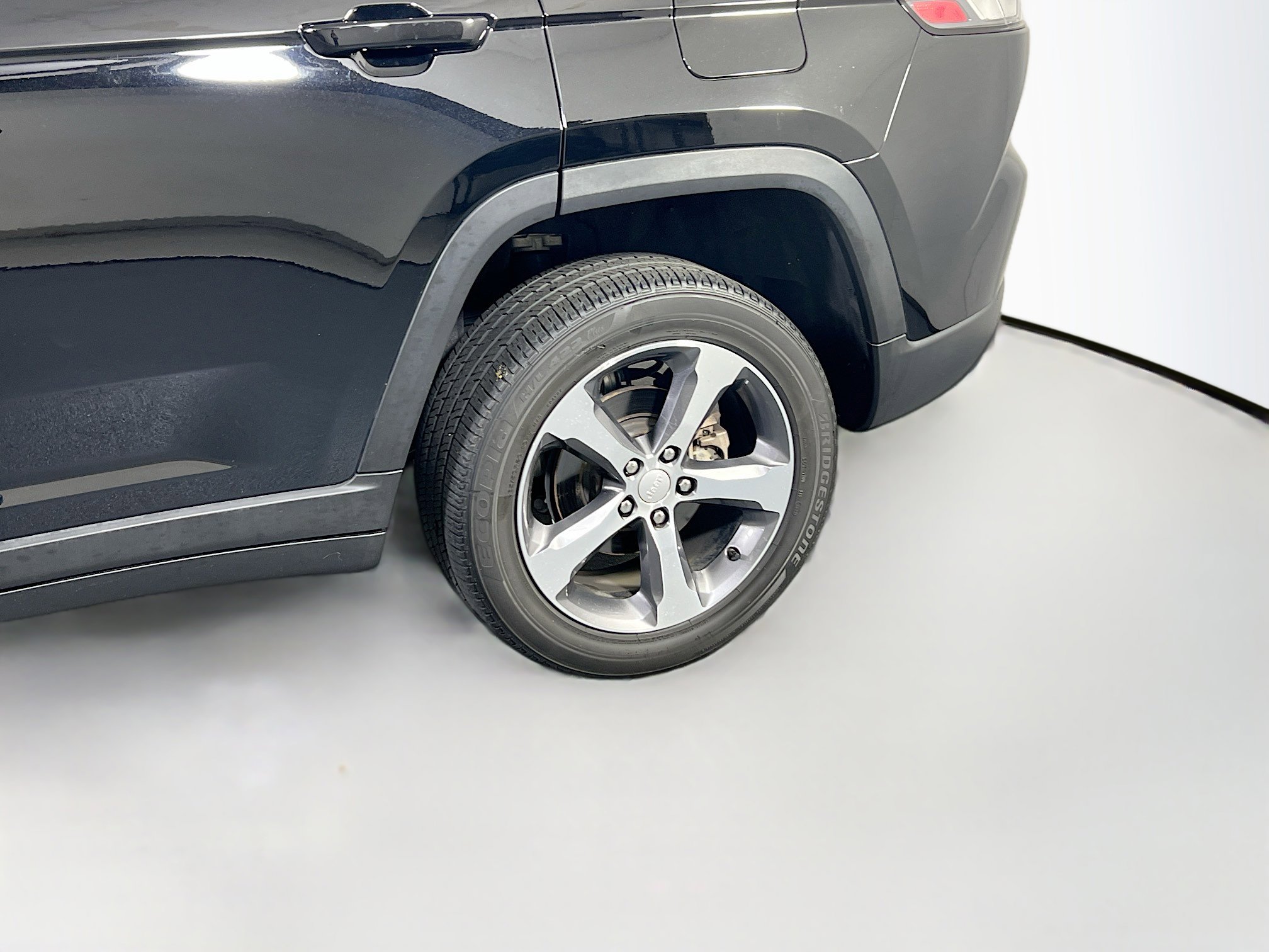 Used 2023 Jeep Grand Cherokee Limited AWD/4WD image 30