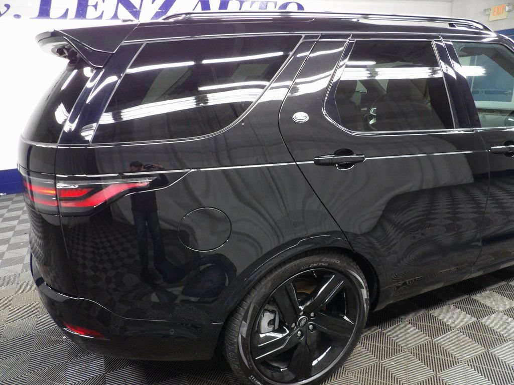 Used 2024 Land Rover Discovery Dynamic SE AWD/4WD image 29