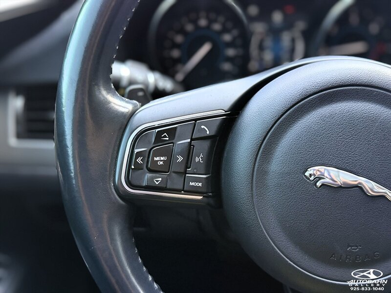 Used 2018 Jaguar XF Premium RWD image 12