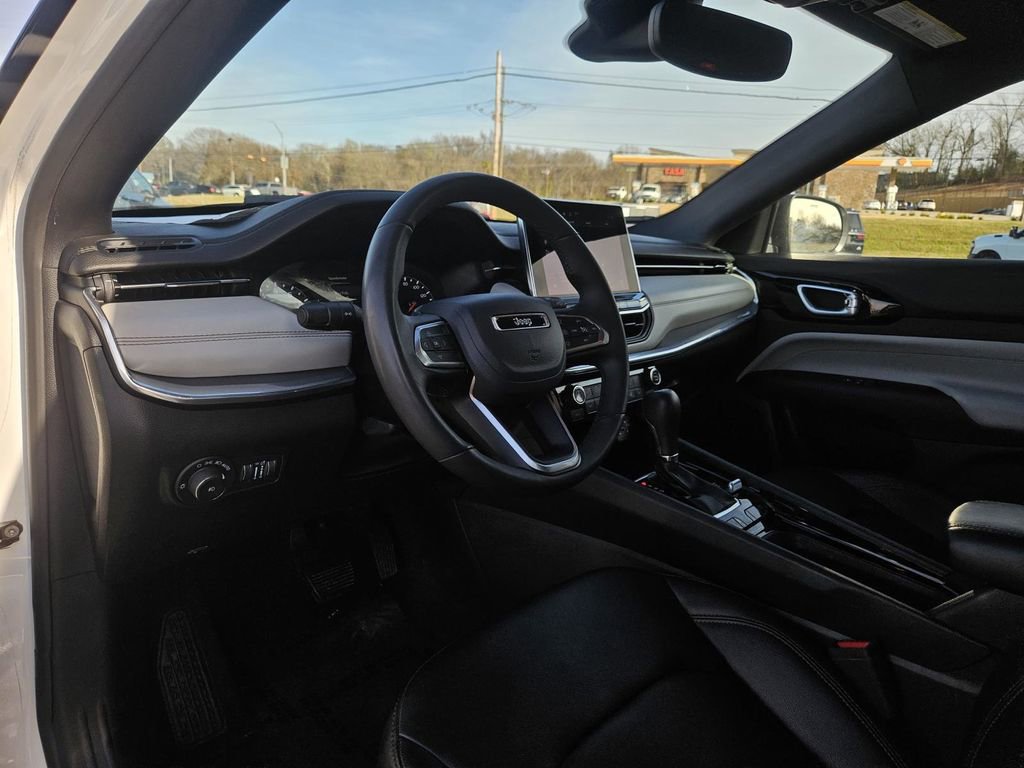 Used 2024 Jeep Compass Limited image 12
