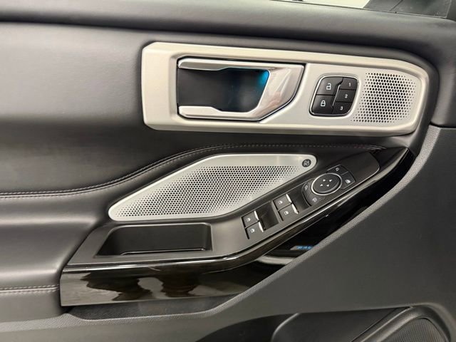 Used 2023 Ford Explorer Platinum w/ Technology Package image 16