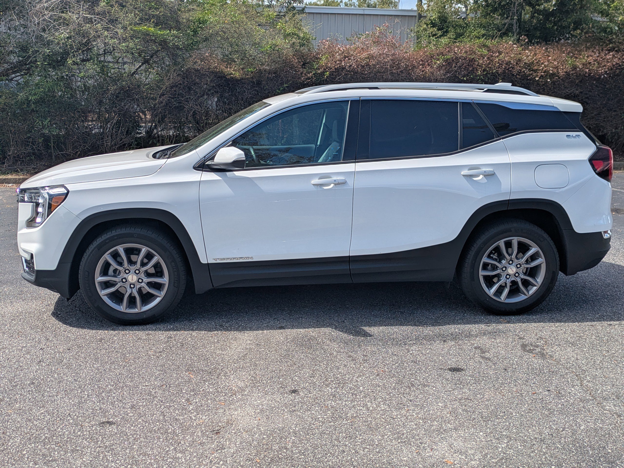 Used 2022 GMC Terrain SLT w/ Infotainment Package II image 7