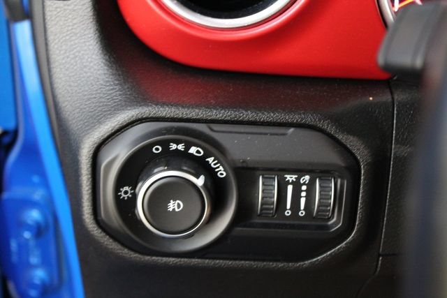 Used 2021 Jeep Wrangler Unlimited Rubicon w/ Cold Weather Group AWD/4WD image 15