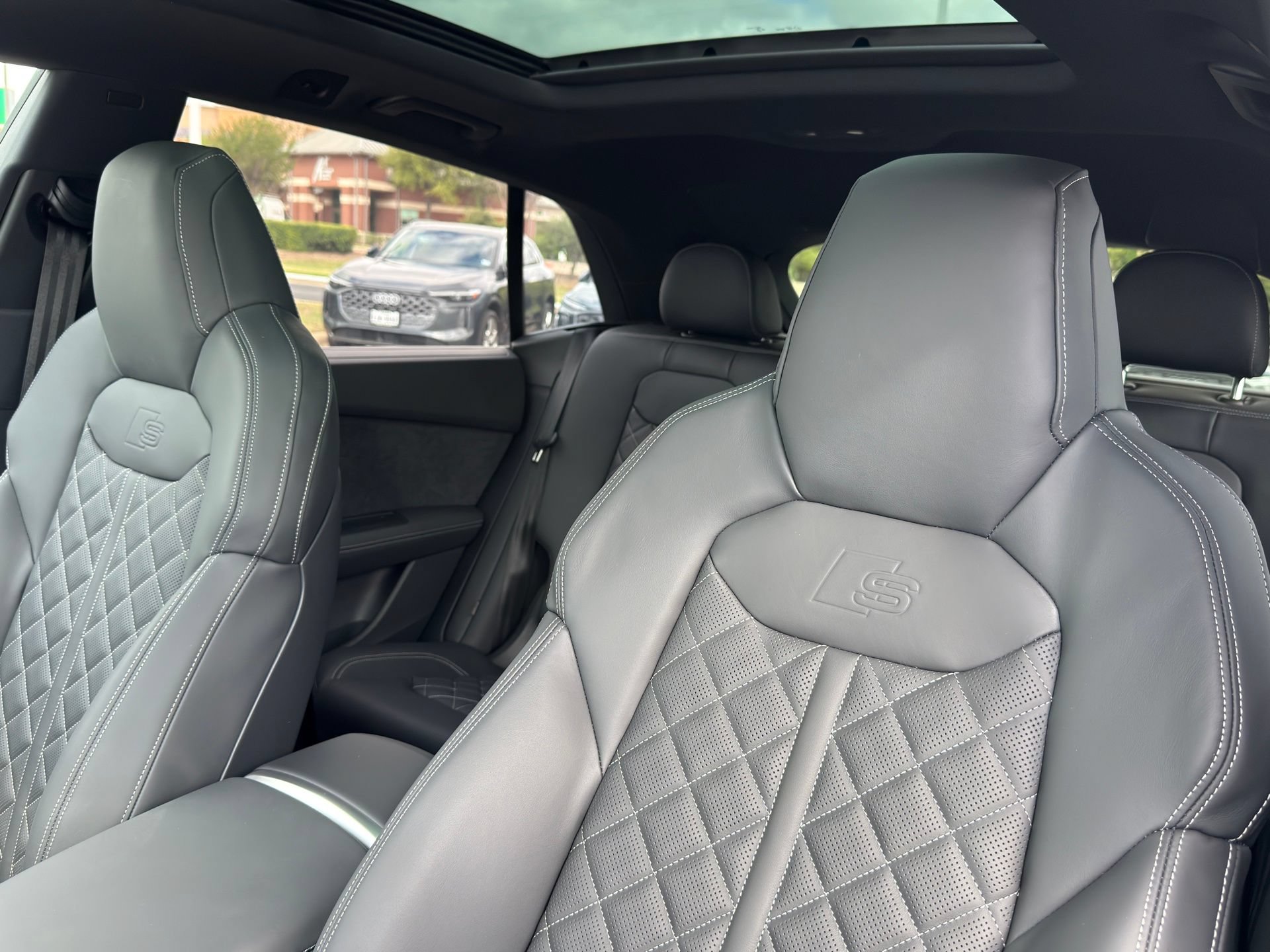 New 2026 Audi SQ8 Premium Plus AWD/4WD image 10