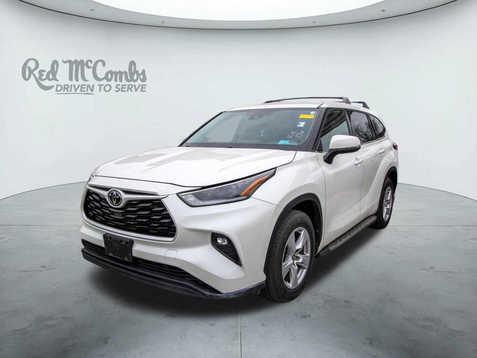 Used 2021 Toyota Highlander LE image 1