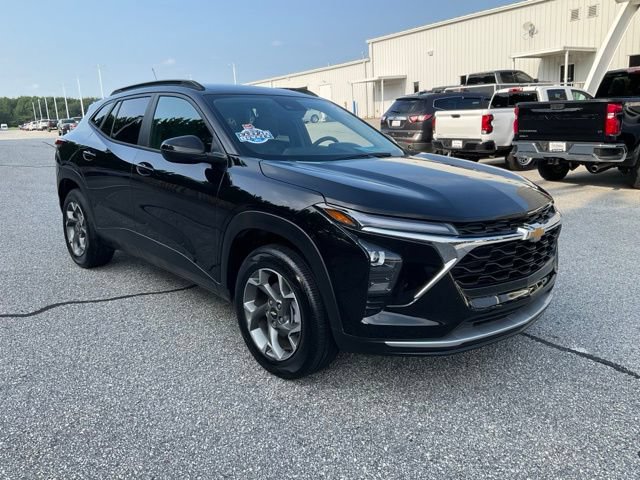 Used 2026 Chevrolet Trax LT FWD image 3