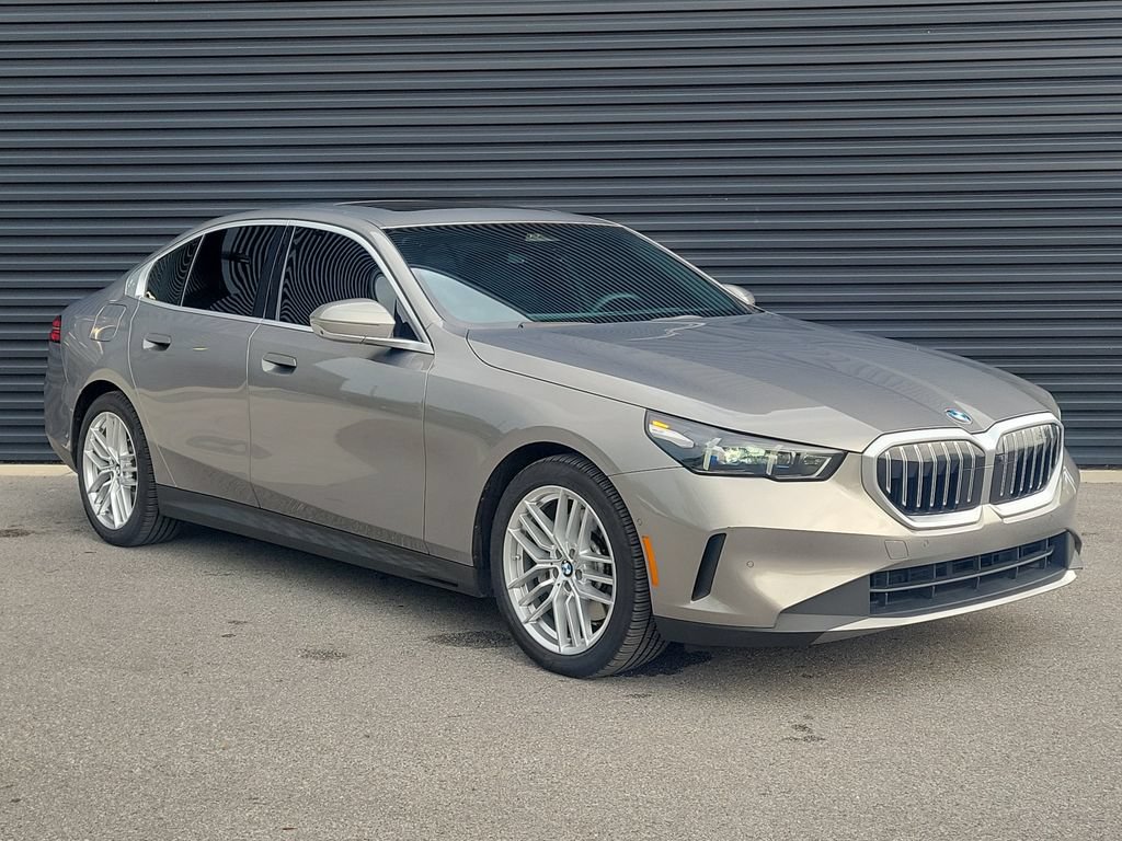 Used 2024 BMW 530i xDrive w/ Premium Package AWD/4WD image 9