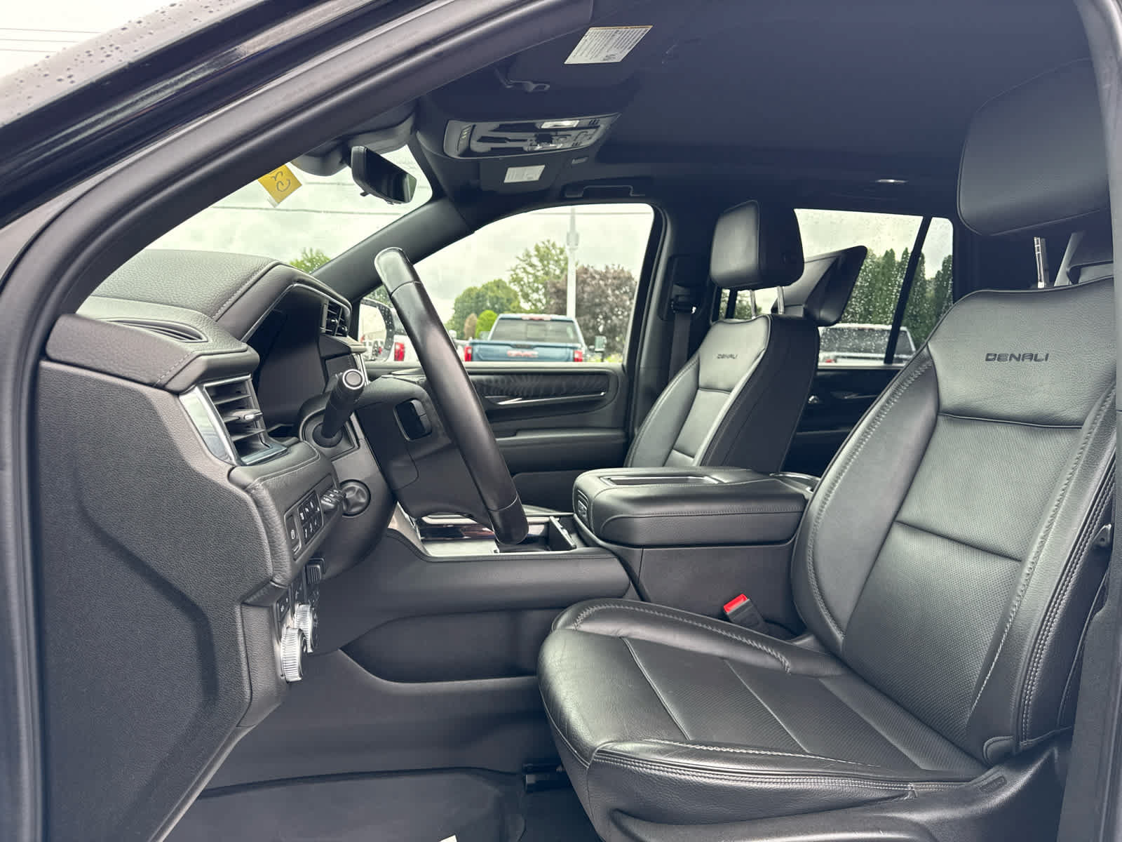 Certified 2023 GMC Yukon Denali w/ Advanced Technology Package AWD/4WD image 11