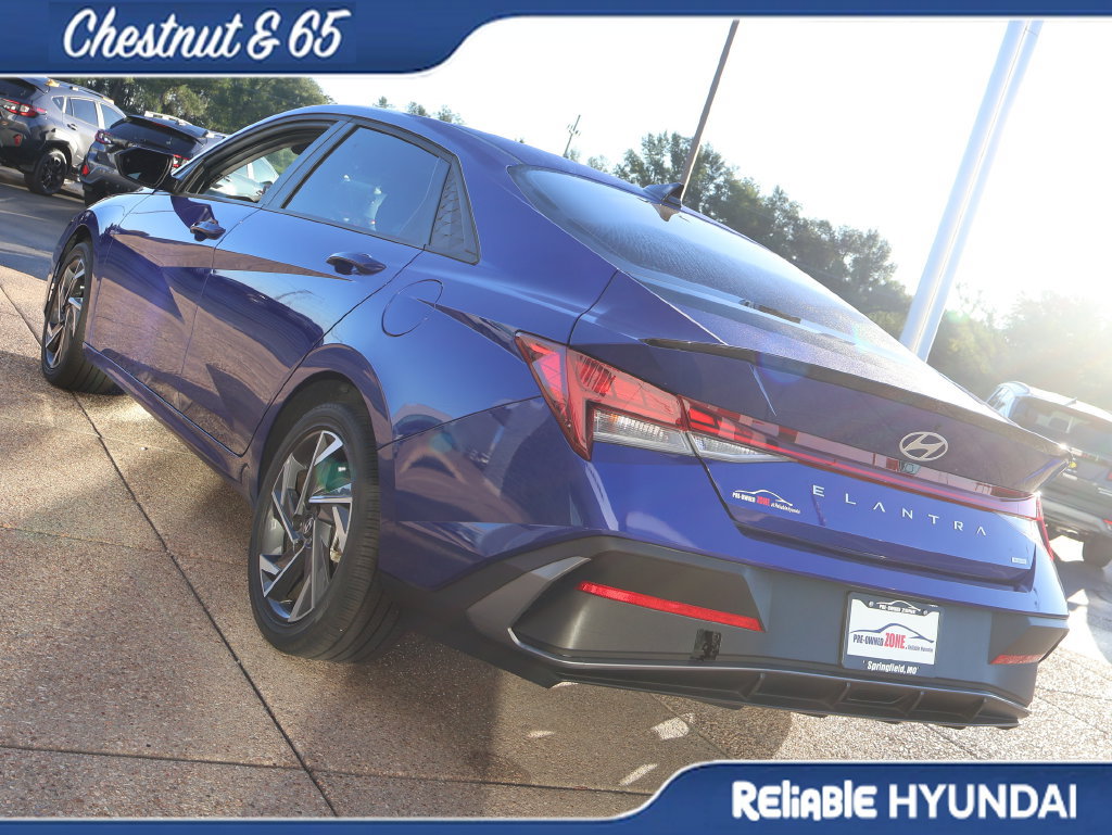 Certified 2025 Hyundai Elantra SEL FWD image 4