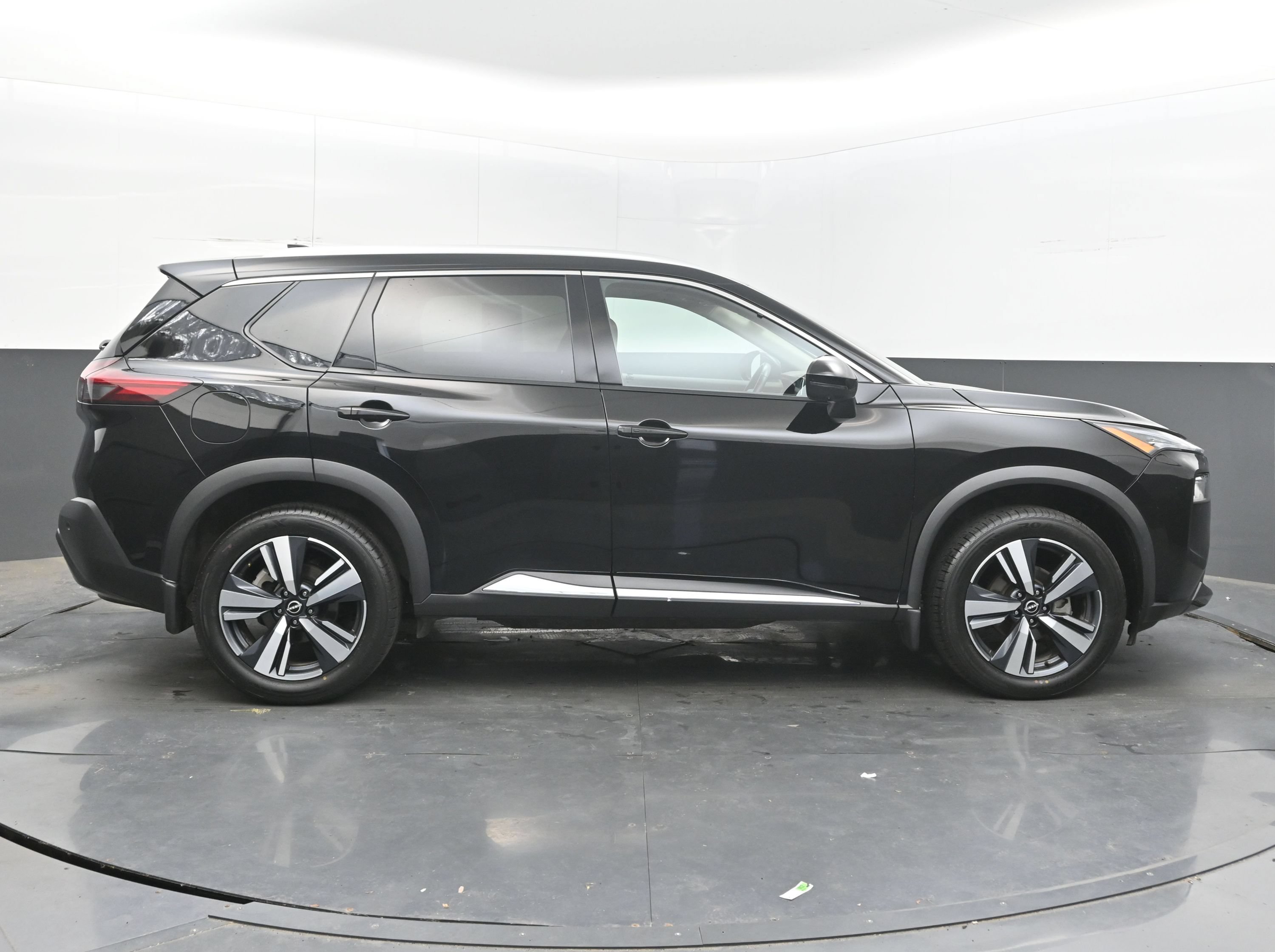 Used 2023 Nissan Rogue SL AWD/4WD image 8