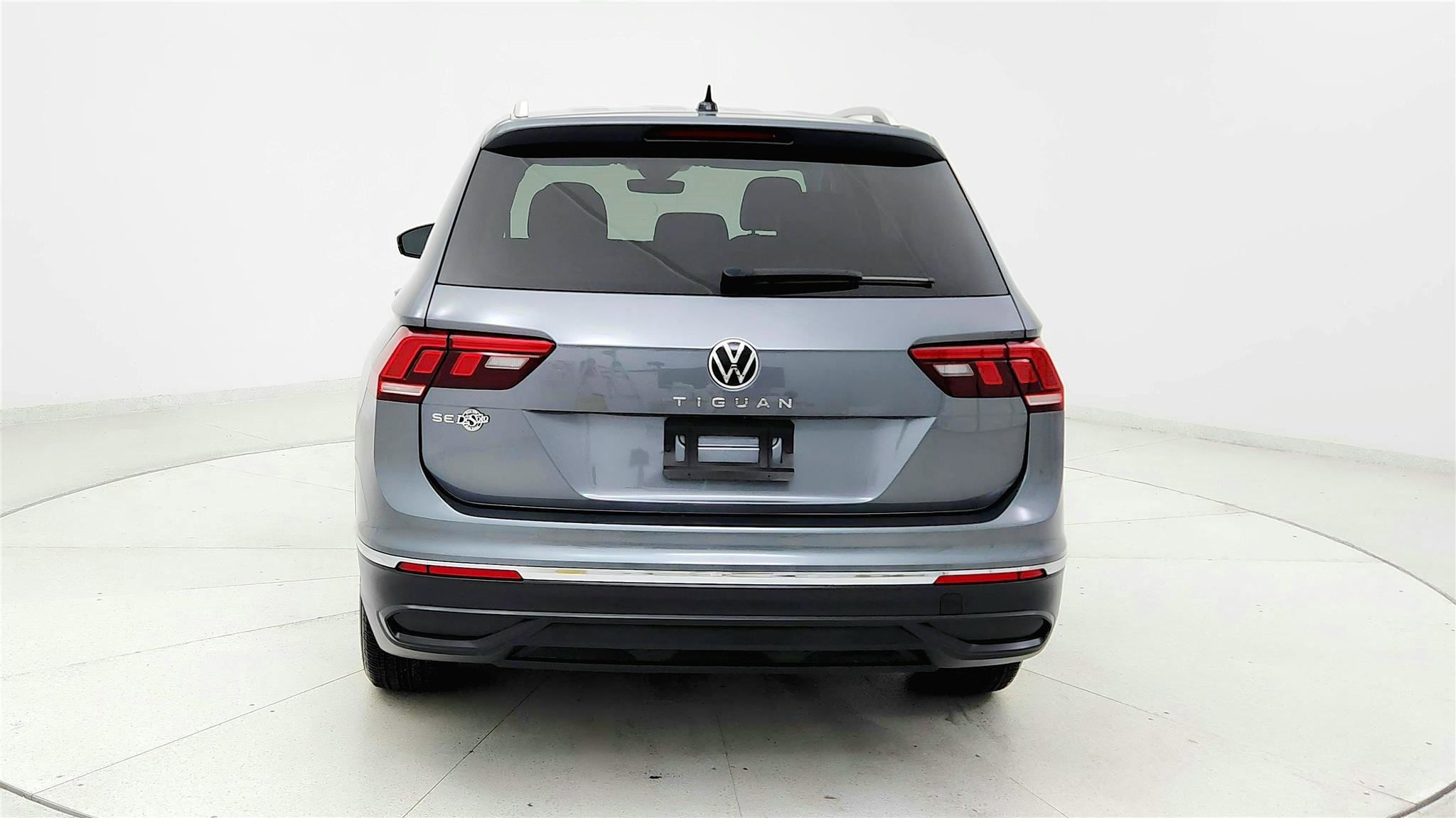 Used 2024 Volkswagen Tiguan SE image 4