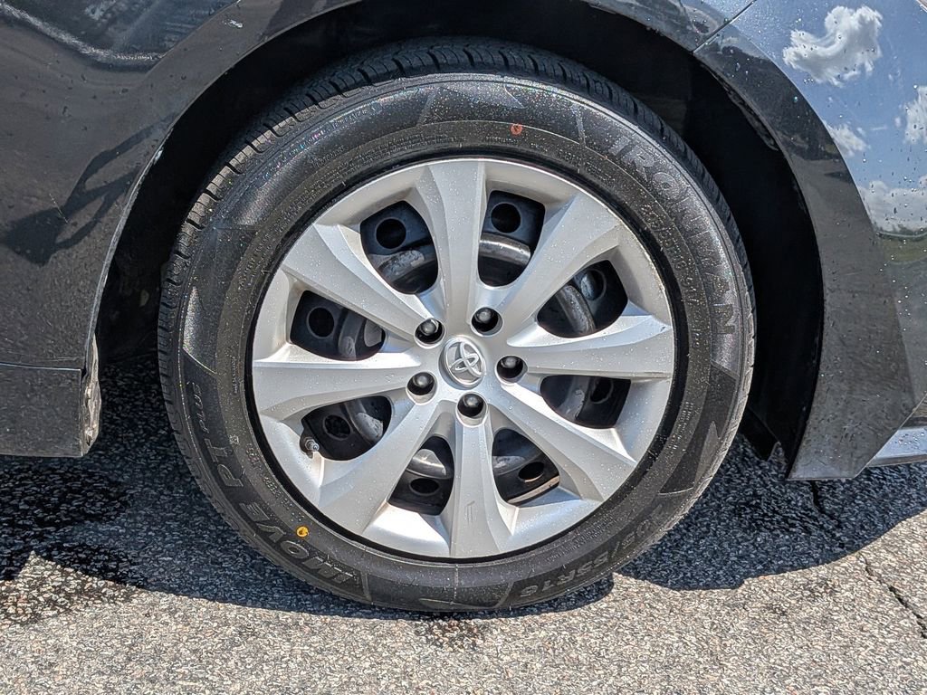 Used 2021 Toyota Corolla LE image 13