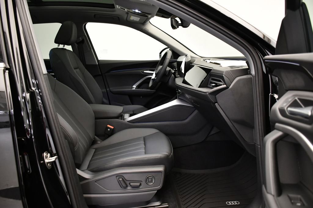 Used 2025 Audi Q5 Premium w/ Convenience Package image 47