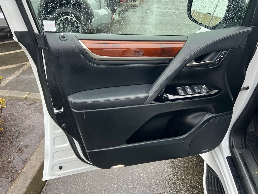 Used 2021 Lexus LX 570 4WD w/ Luxury Package image 10