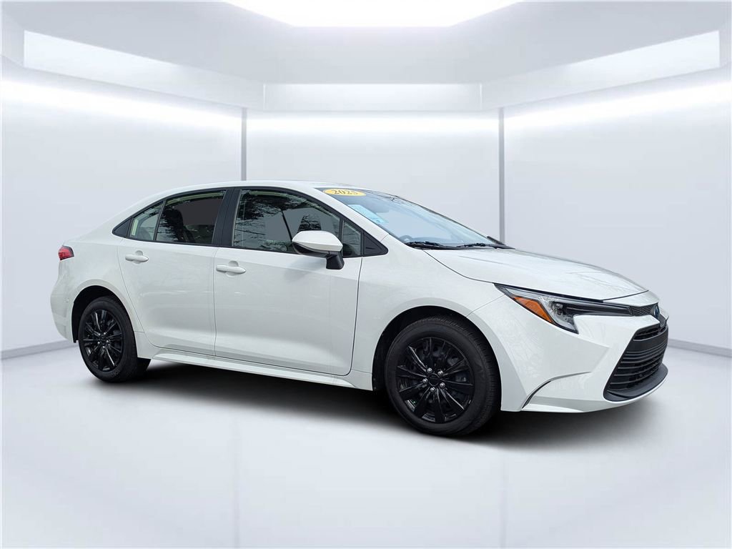 Used 2025 Toyota Corolla LE image 1