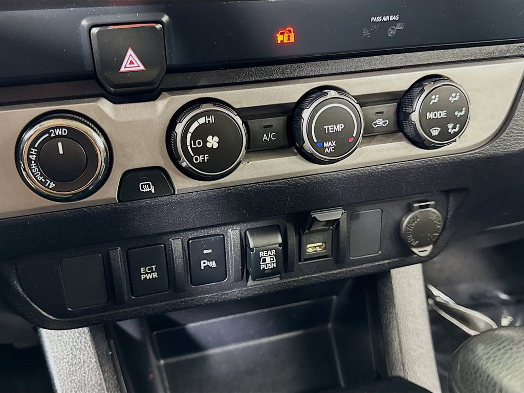Used 2020 Toyota Tacoma SR5 AWD/4WD image 19