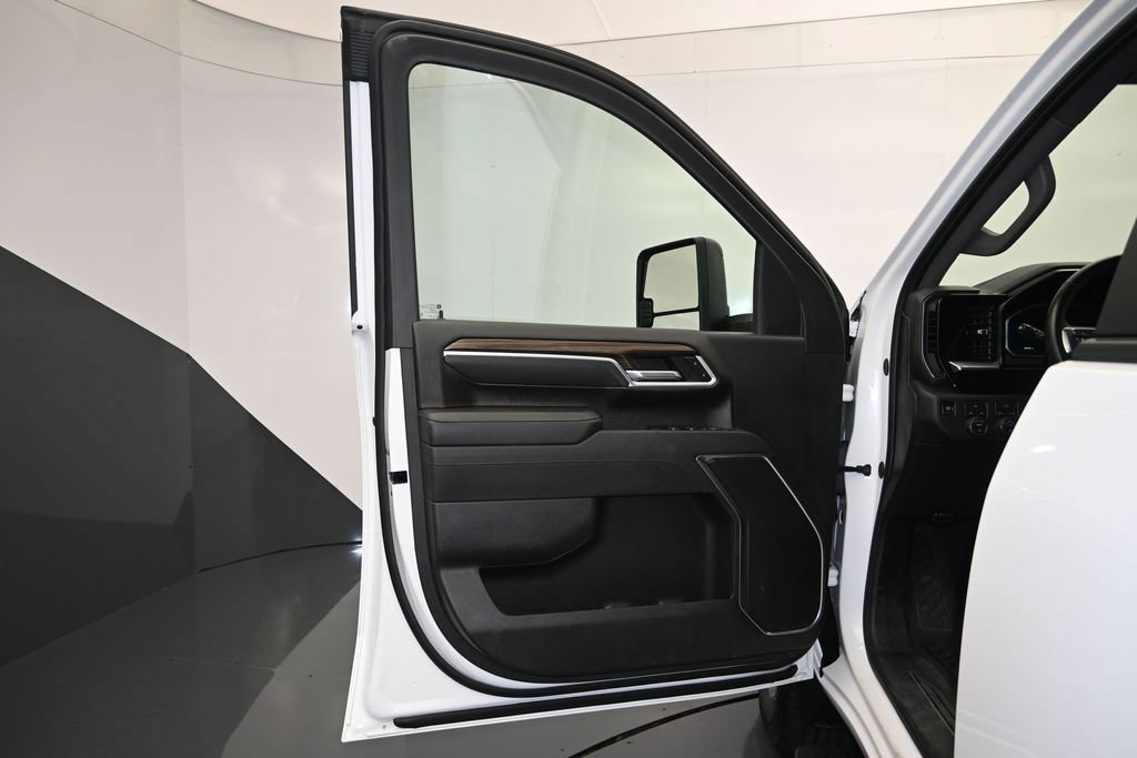Used 2025 Chevrolet Silverado 2500 LT w/ Convenience Package AWD/4WD image 10