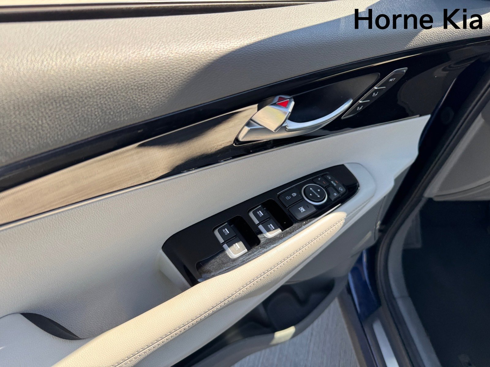 Used 2020 Kia Sorento SX image 11