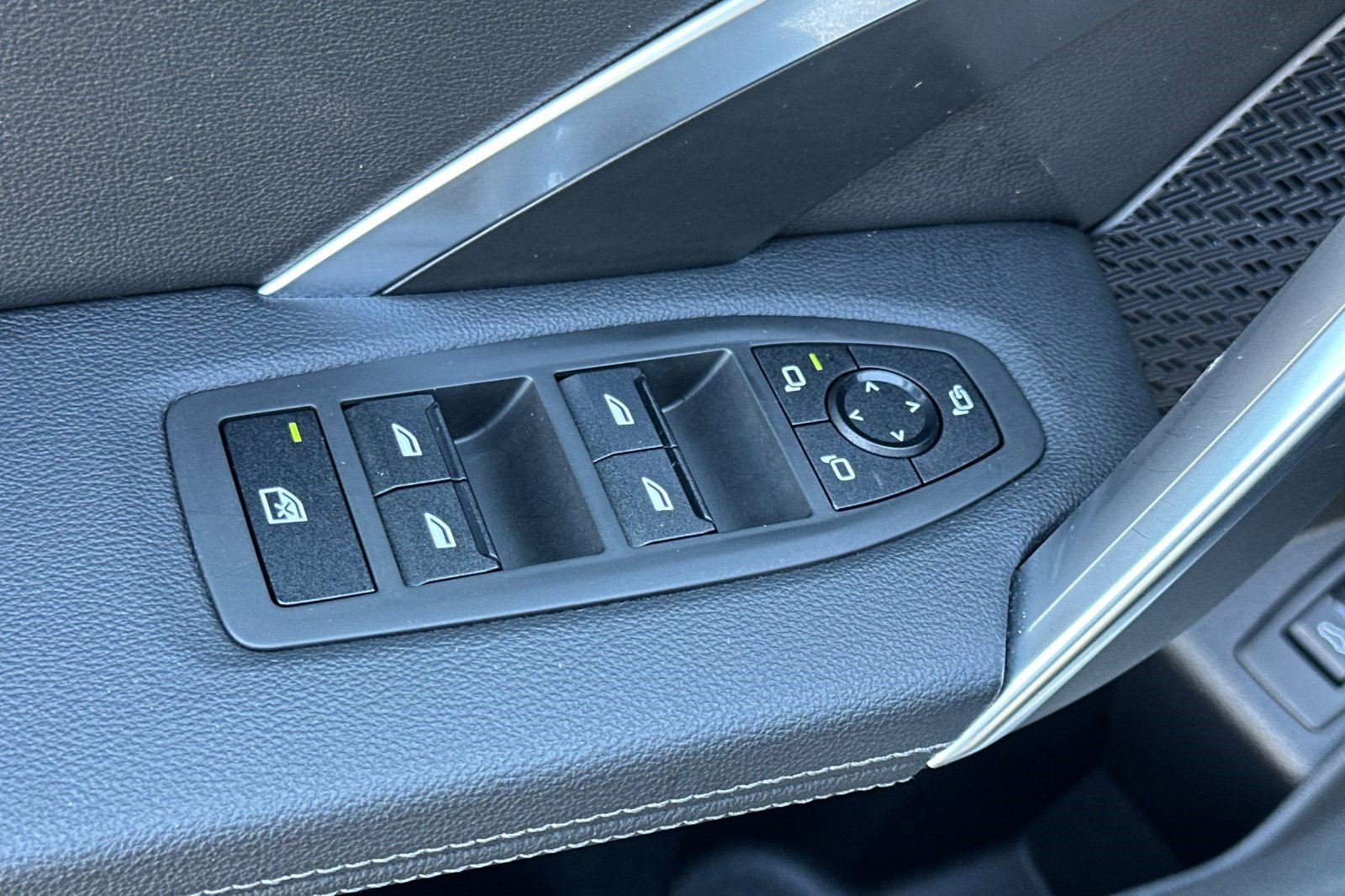 Certified 2023 BMW X1 xDrive28i w/ Convenience Package image 13