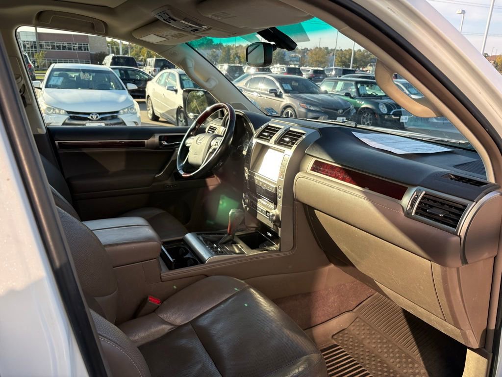 Used 2017 Lexus GX 460 Premium w/ Premium Package image 20
