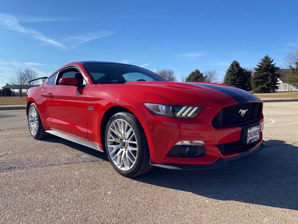 Used 2017 Ford Mustang GT Premium w/ GT Performance Package image 4