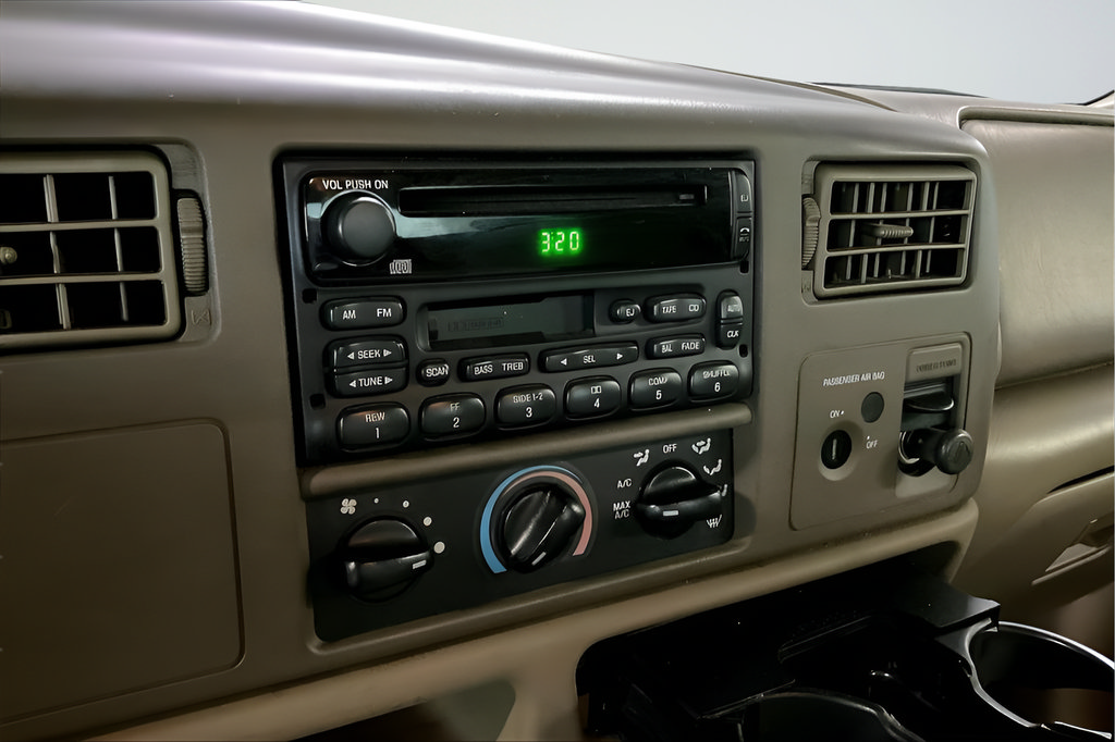 Used 2001 Ford F250 Lariat RWD image 17