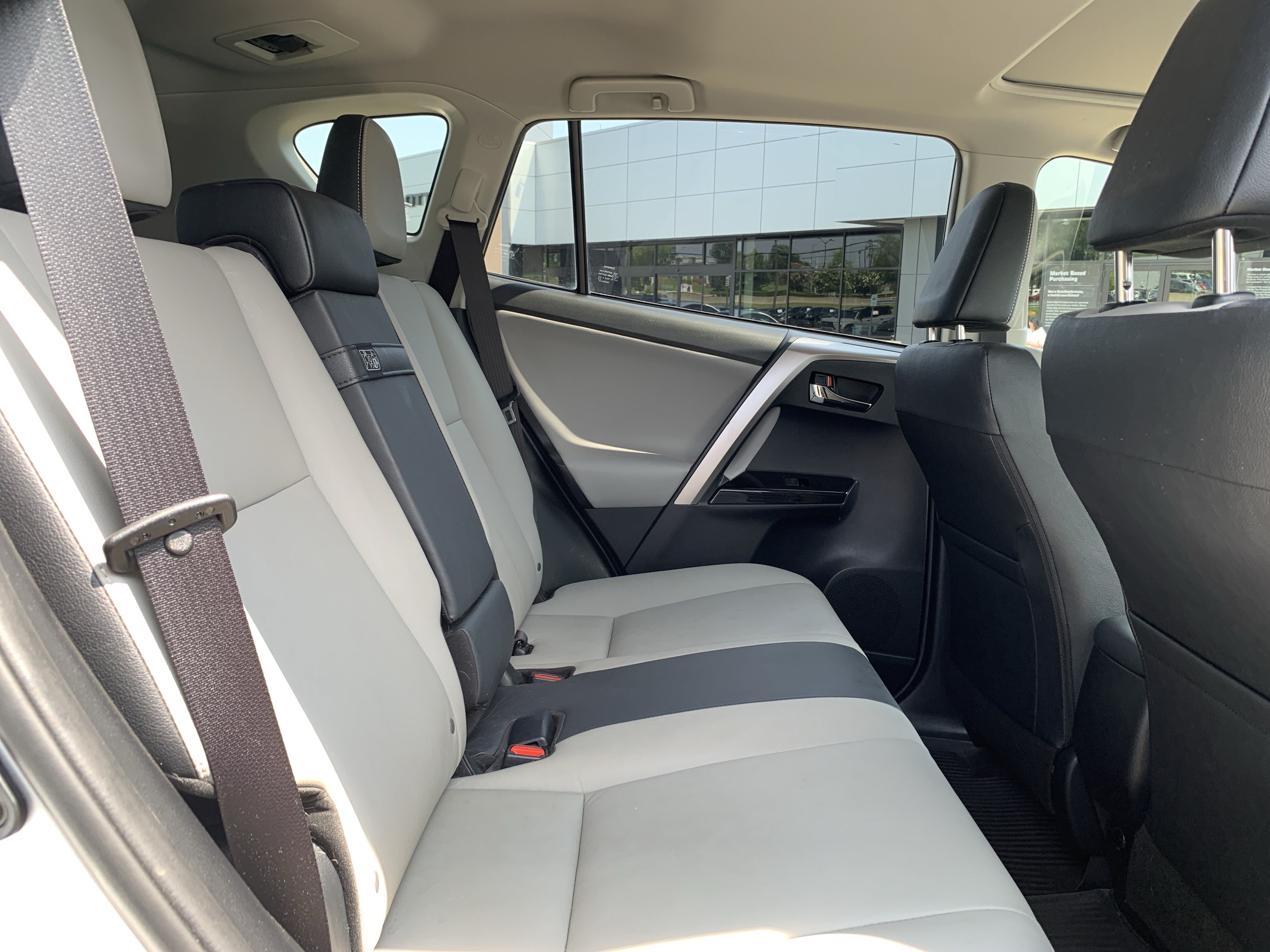 Used 2017 Toyota RAV4 Limited AWD/4WD image 33