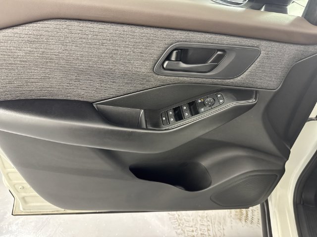 Used 2023 Nissan Rogue S FWD image 20