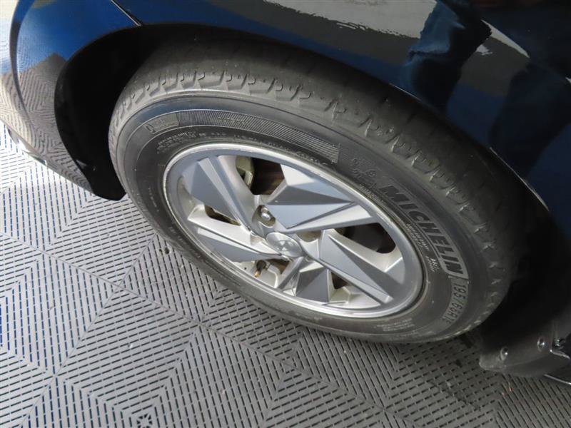 Used 2024 Hyundai Elantra SE FWD image 6