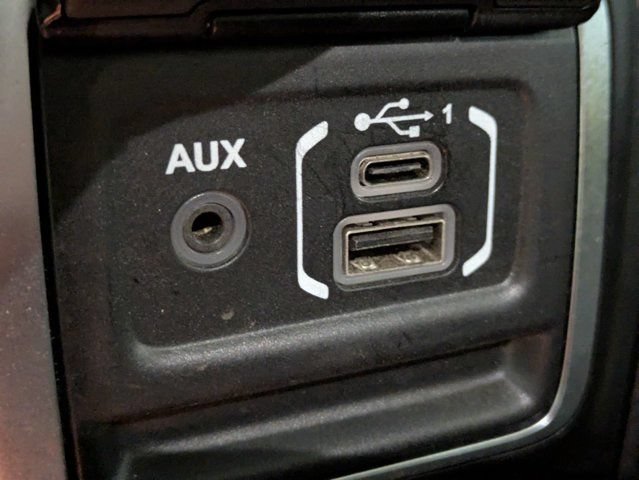 Used 2023 Jeep Gladiator Sport AWD/4WD image 19