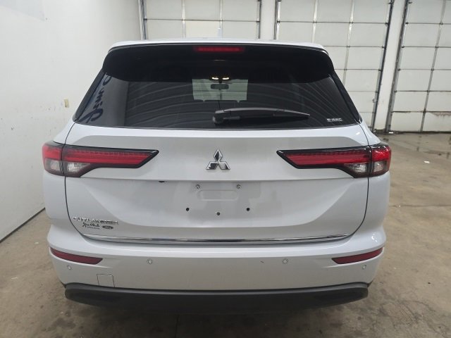 Used 2022 Mitsubishi Outlander ES image 11