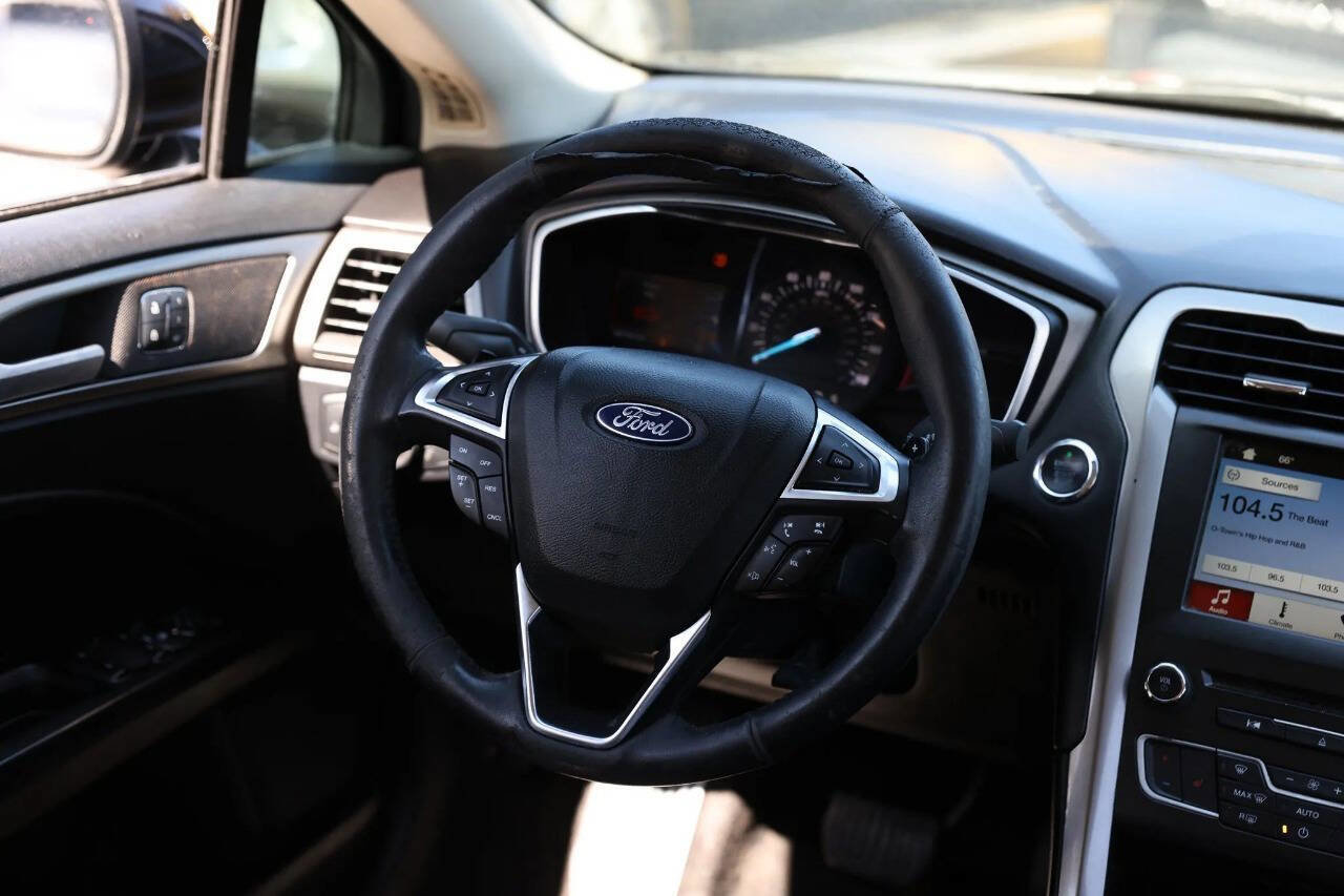 Used 2018 Ford Fusion SE w/ Fusion SE Technology Package image 47