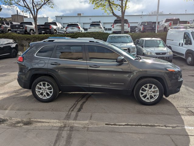 Used 2017 Jeep Cherokee Latitude w/ Cold Weather Group image 4