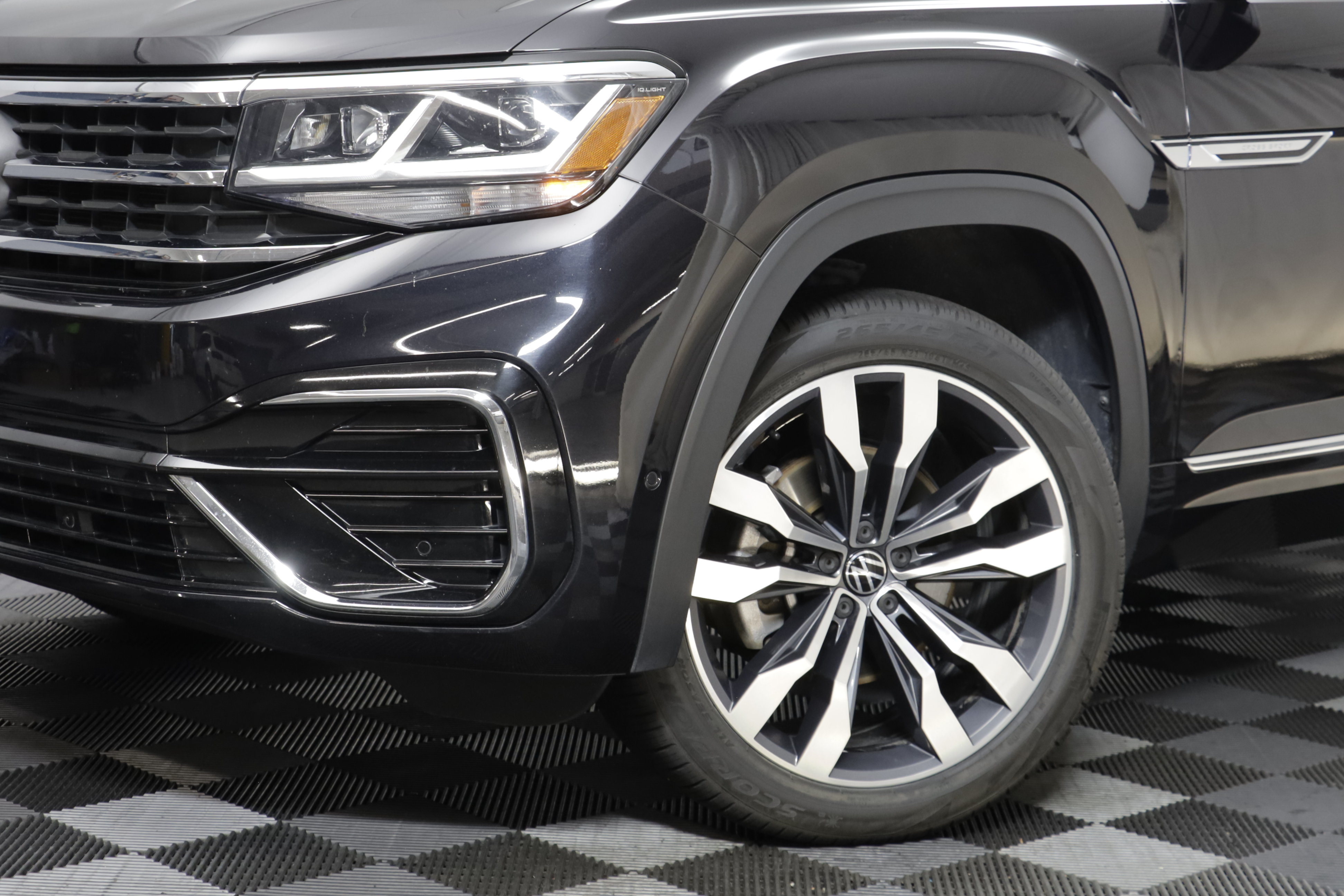 Used 2023 Volkswagen Atlas Cross Sport SEL Premium R-Line AWD/4WD image 3