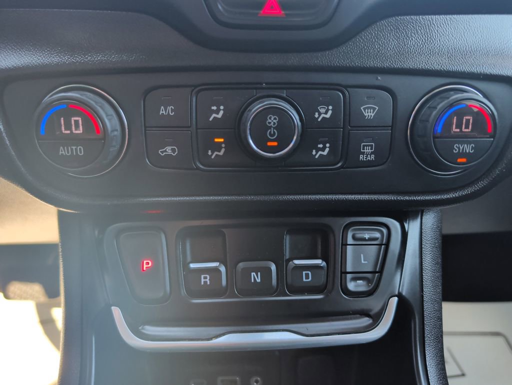 Used 2020 GMC Terrain SLT w/ GMC Pro Grade Package image 15