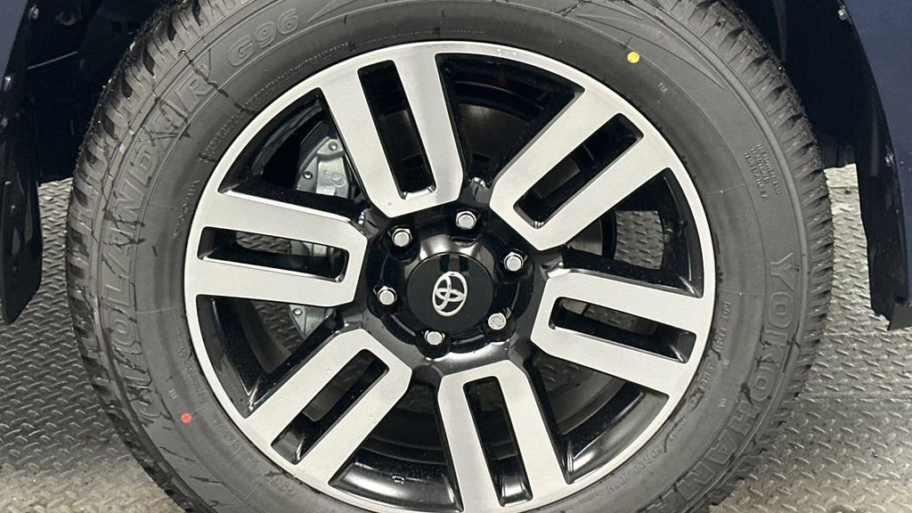 Used 2024 Toyota 4Runner Limited AWD/4WD image 23