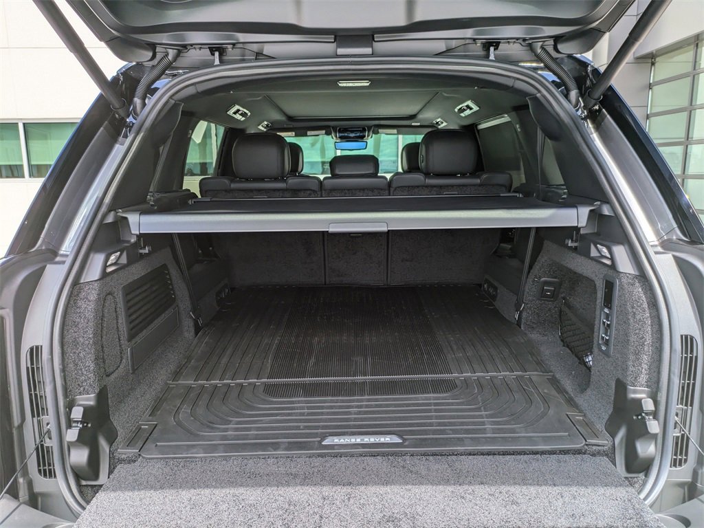 New 2025 Land Rover Range Rover Long Wheelbase SE image 12